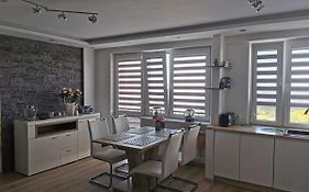 Betty - Modern Apartament - Olivia Business Center, University